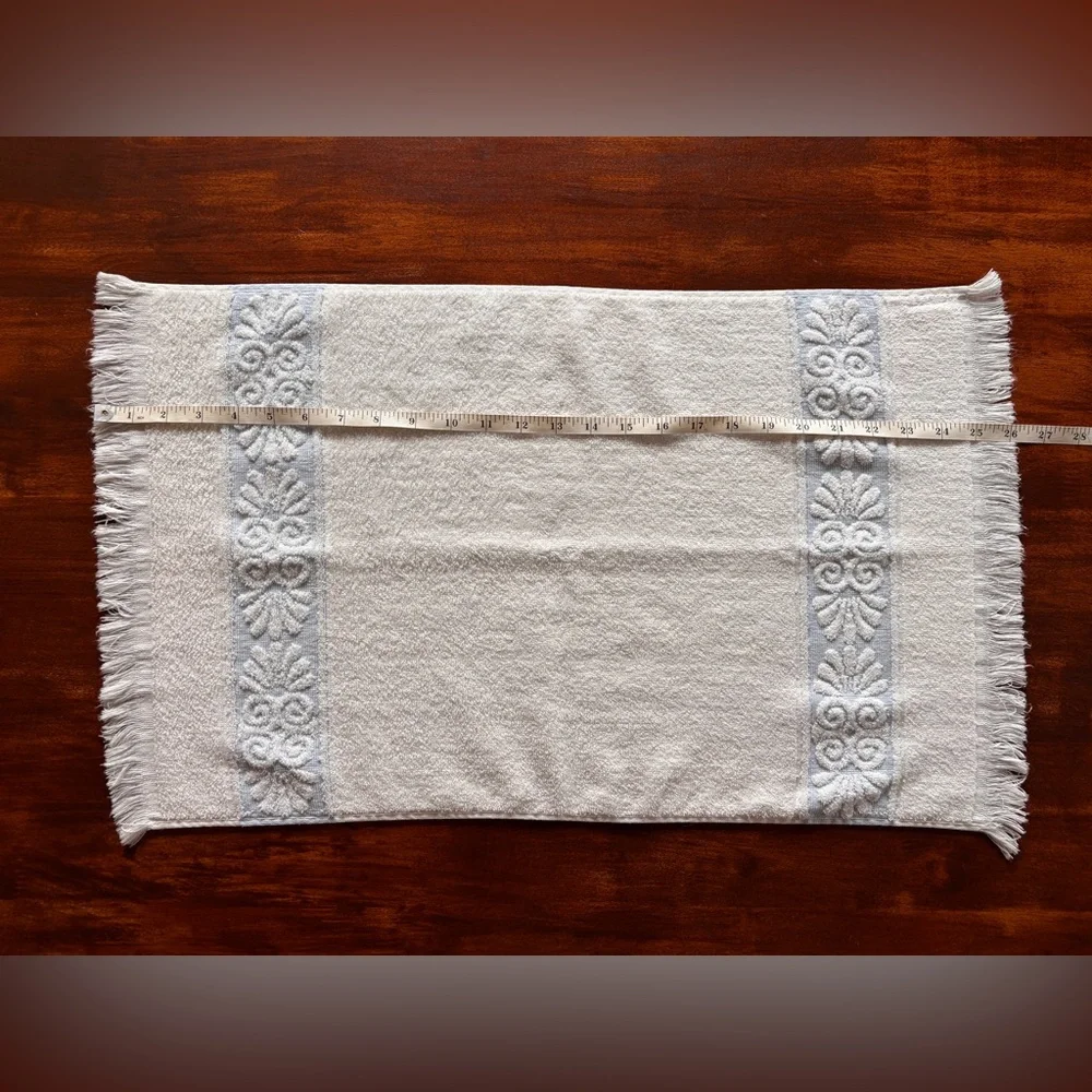 Vintage Cannon Monticello Hand Towel Santa Cruz White Sculpted 26x15